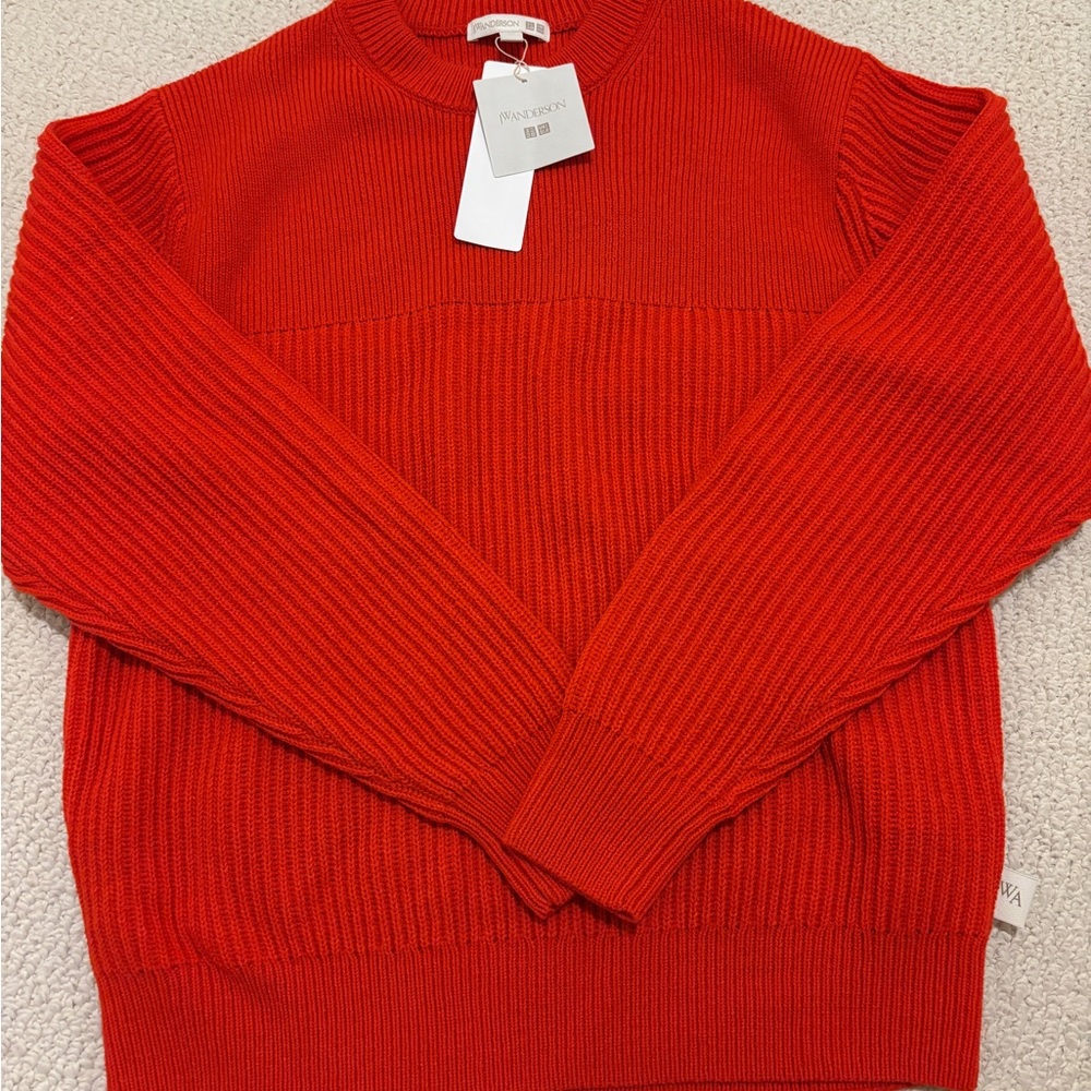 JW ANDERSON x Uniqlo sweater
